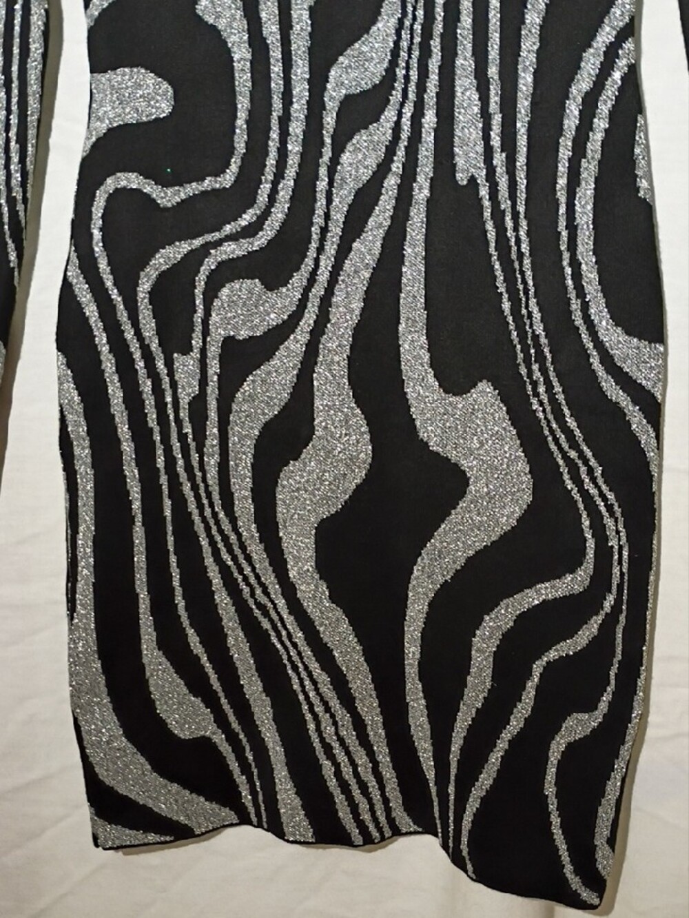Metallic Bodycon Turtleneck Sweater Dress, Black, Silver, Derek Heart, 6 NWOT - Picture 4 of 12